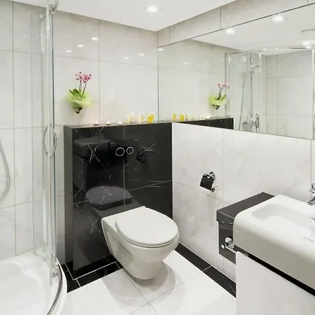 Fahrenheit Hotel 3*