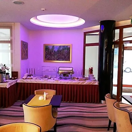 Fahrenheit Hotel 3*